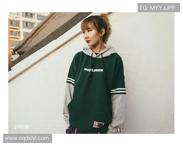 时尚与运动完美结合足球明星卫衣搭配指南让你成为街头焦点